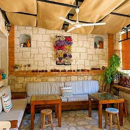 Alayaz Bed & Breakfast 3*