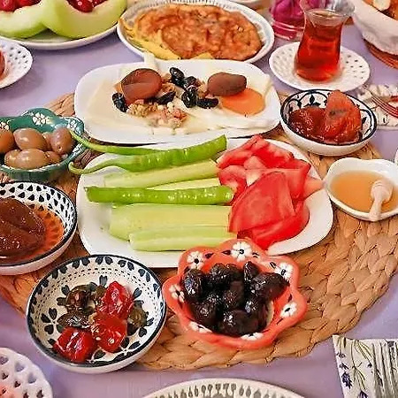 Alayaz Bed & Breakfast 3*
